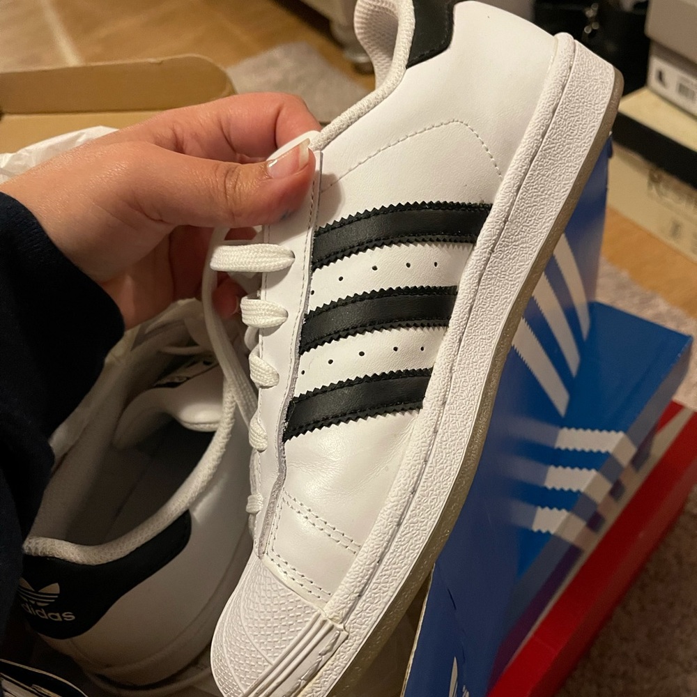 Adidas big kids size 5 superstar